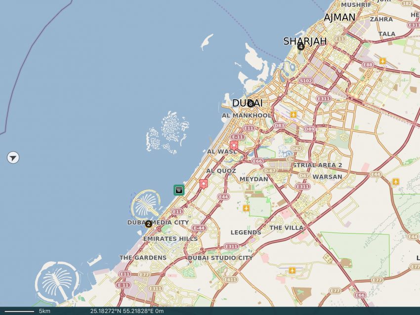Even in cities like Dubai with very high buildings or particularly narrow streets, where the interception reception is limited, an offline map is very useful.