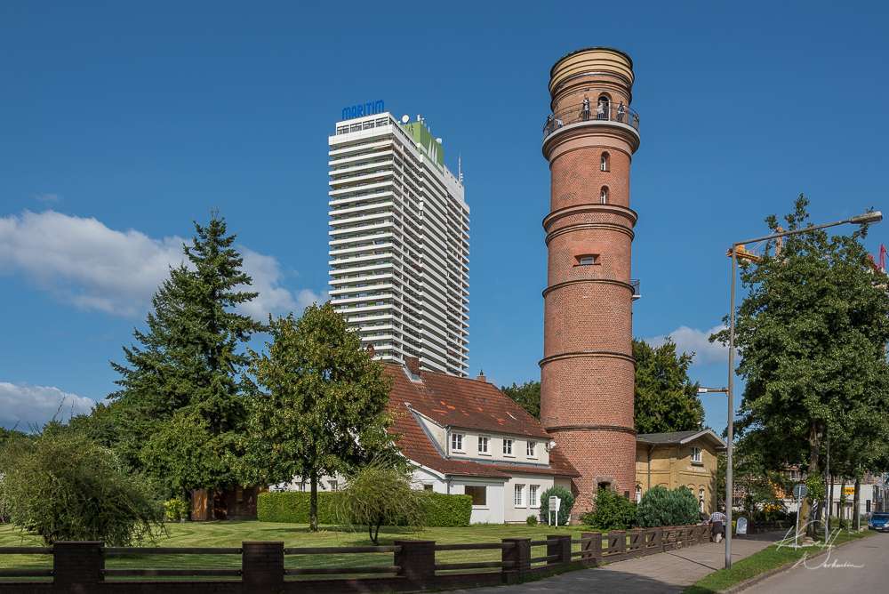 Alter und neuer Leuchtturm (im Maritim Hotel) Travemünde